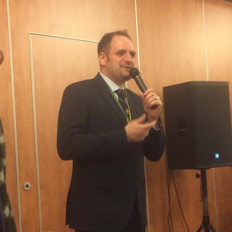 esküvői ceremóniamester